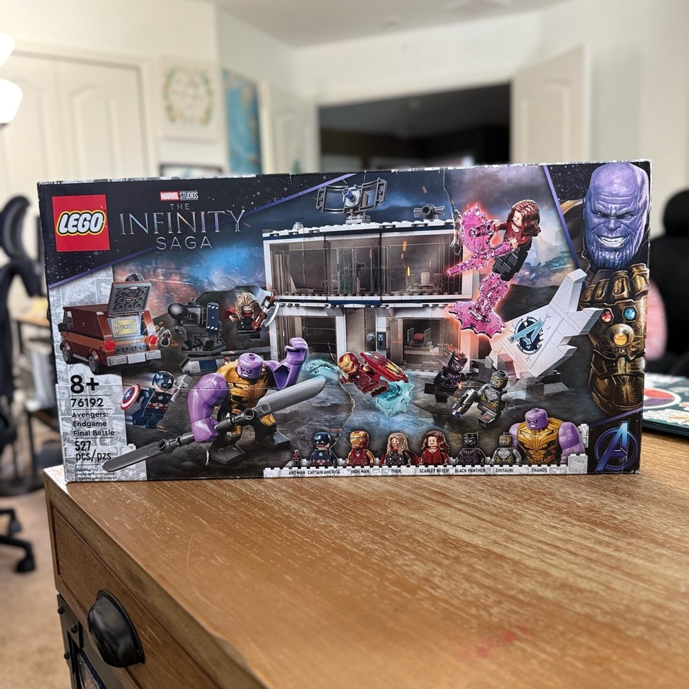 LEGO Marvel Infinity Saga Battle Set with Purple and Red